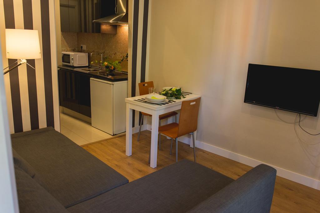 Ab Apartamentos Trinidad Málaga Oda fotoğraf