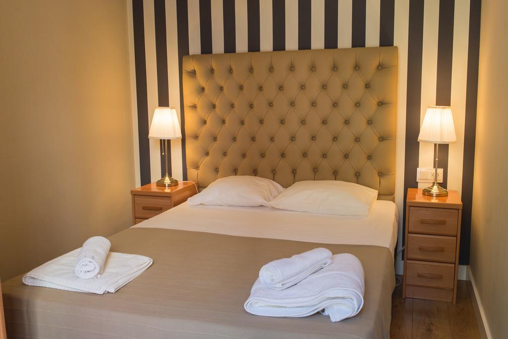 Ab Apartamentos Trinidad Málaga Oda fotoğraf