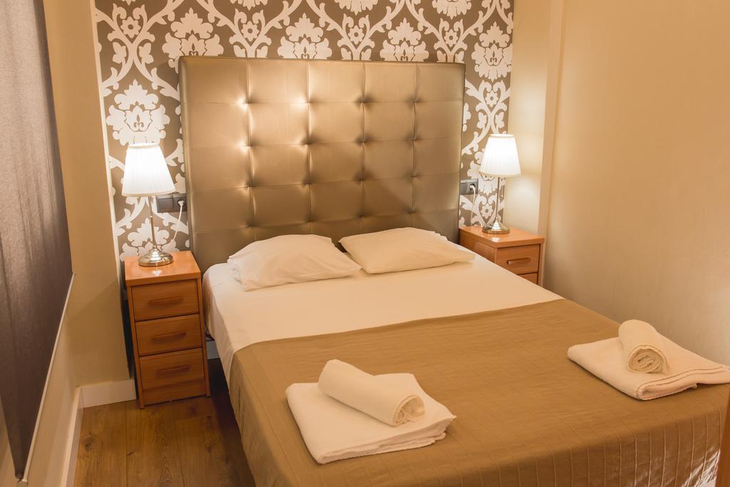 Ab Apartamentos Trinidad Málaga Oda fotoğraf