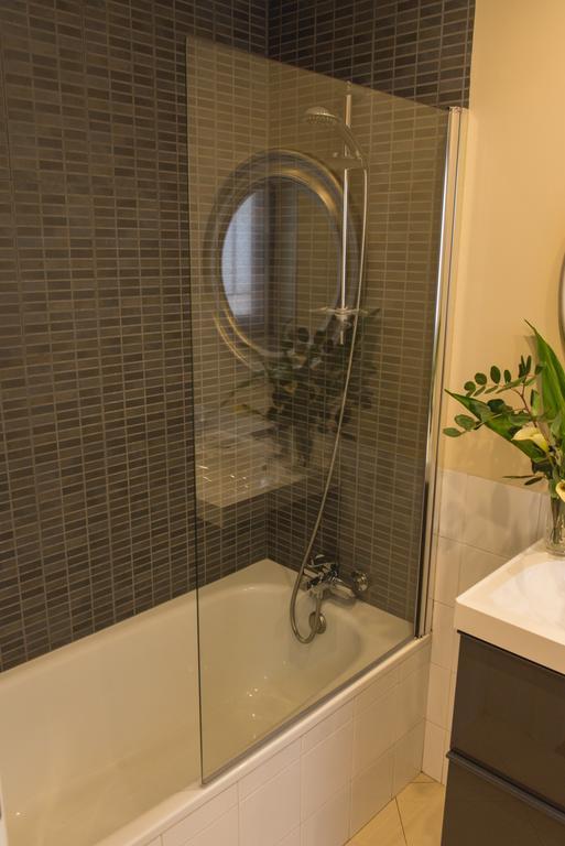 Ab Apartamentos Trinidad Málaga Oda fotoğraf