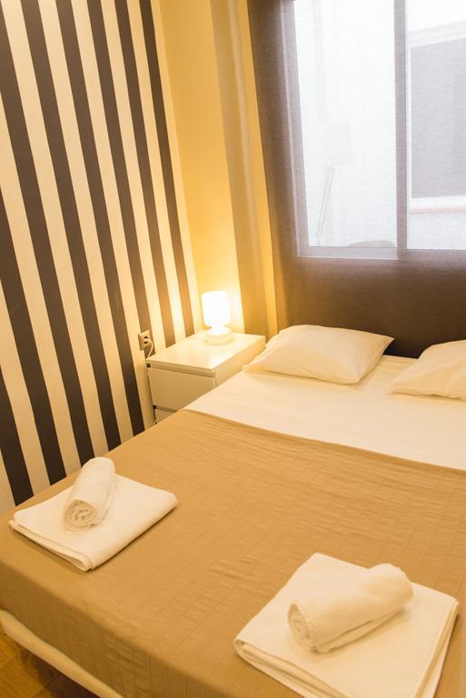 Ab Apartamentos Trinidad Málaga Oda fotoğraf