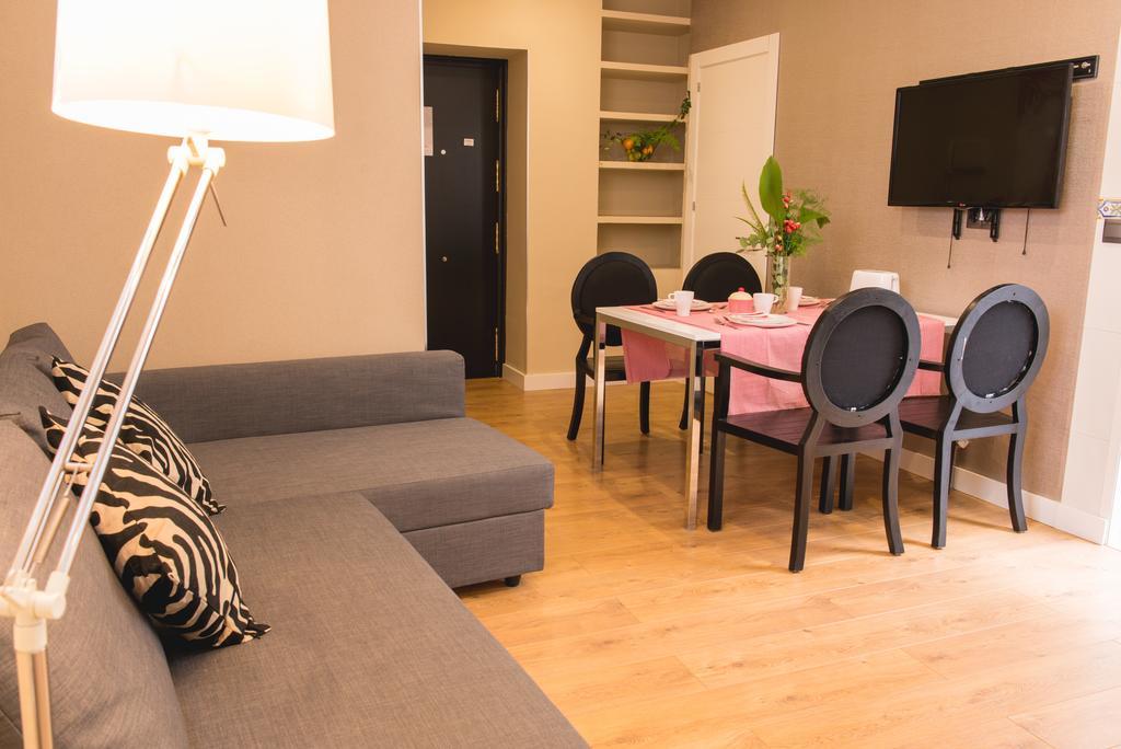 Ab Apartamentos Trinidad Málaga Oda fotoğraf