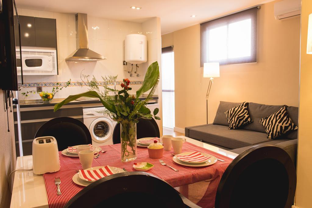 Ab Apartamentos Trinidad Málaga Oda fotoğraf